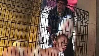 Japon Tavşan Adamının Penisinin Üzerinde Oturuyor