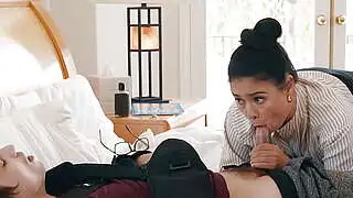 Azgın Asyalı iri göğüslü MILF öğretmen Dana Vespoli'den sürpriz bir vajina yalama