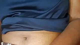 Büyük Göğüslü Asyalı MILF Çok Şirin GERÇEK Video